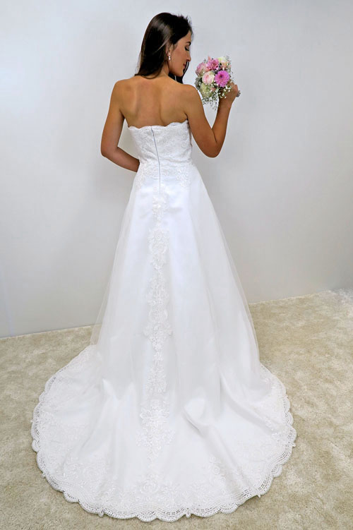 Brautkleid Adea A-Linie - Hochzeitskleid mit langer Schleppe